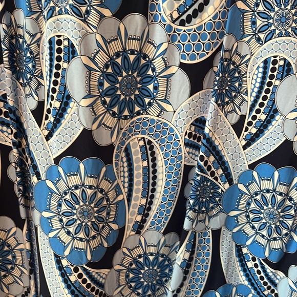 Sleeveless Tunic - Picture 2 of 3